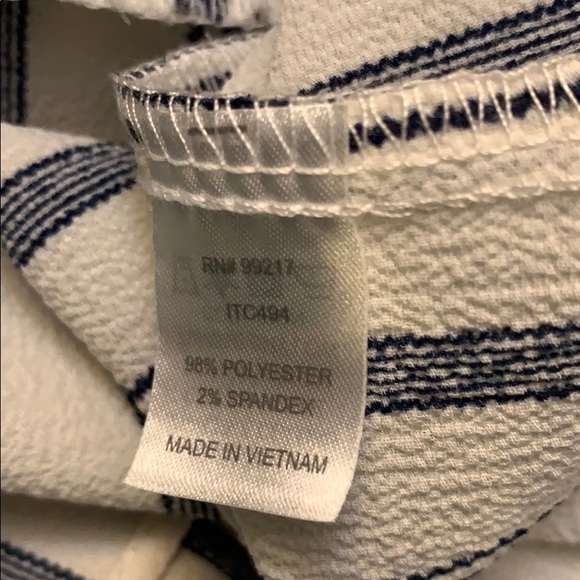 🔥NWOT Charming Charlie’s Cold Shoulder Top Size M - Picture 7 of 8